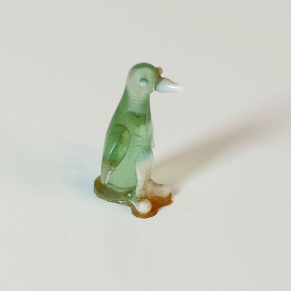 Vintage Worlds Tiniest Miniature Green Glass Penguin Figurine 3/4 Inches - Picture 4 of 6